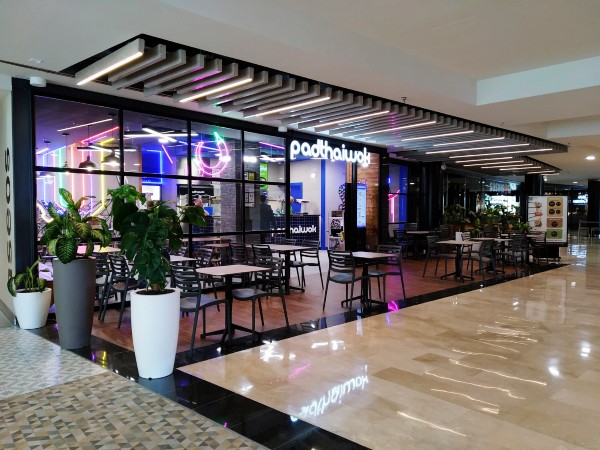 Padthaiwok abre su primer restaurante en cataluña en el centro comercial La Farga